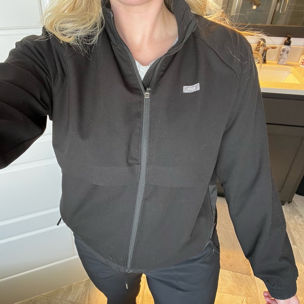 FIGS Sydney Scrub Jacket